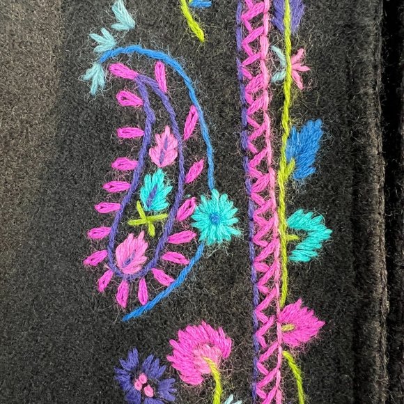 CLC Jacket L Black 100% Wool Floral Embroidered Boho Cottagecore Clasp Womens - Picture 3 of 10